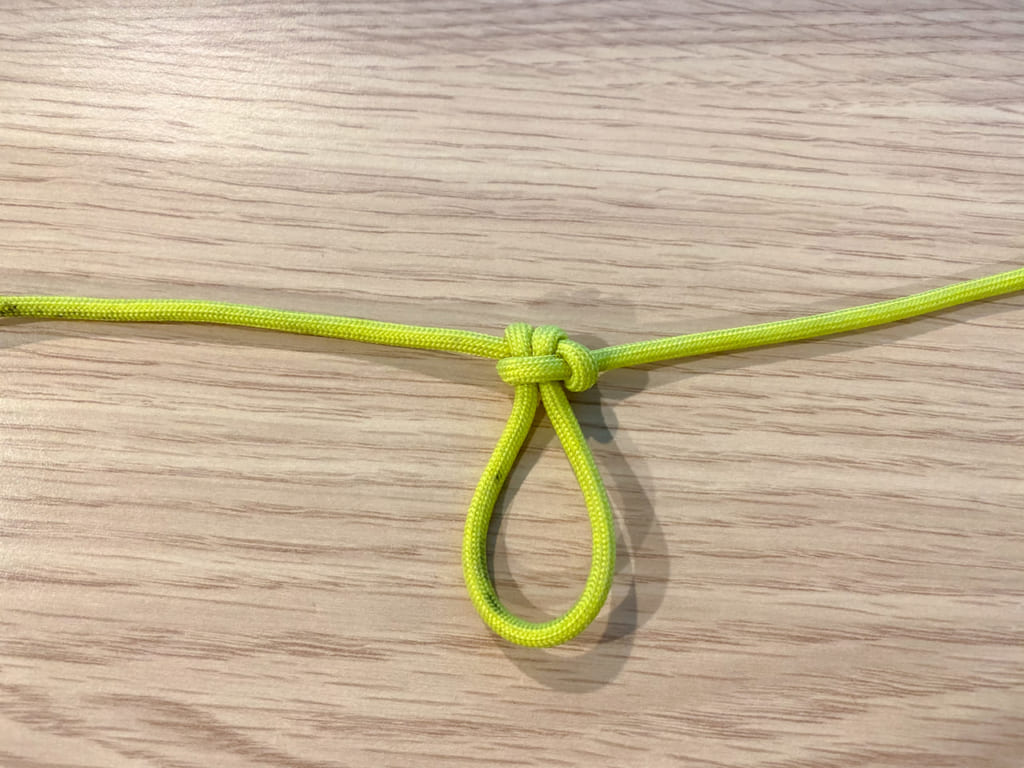 キャンプで使えるロープワーク一覧 ロープのまとめ方 15種類 キャンプクエスト