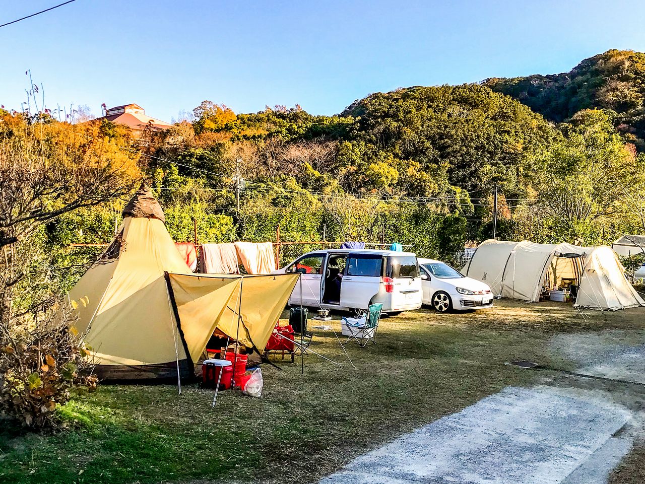 名古屋 中日小野浦キャンプバンガロー村は無料の海水浴場が目の前で夏にぴったり キャンプクエスト
