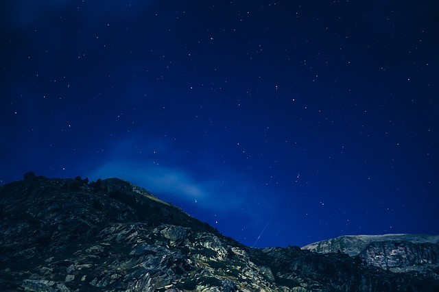 ナイトハイクの装備と注意点 夜の登山の魅力と登る山の選び方を教えます キャンプクエスト