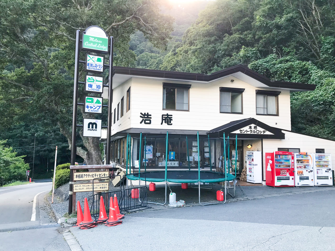 浩庵キャンプ場は平日でも大混雑 バイクでソロキャンプしてきた記録 キャンプクエスト
