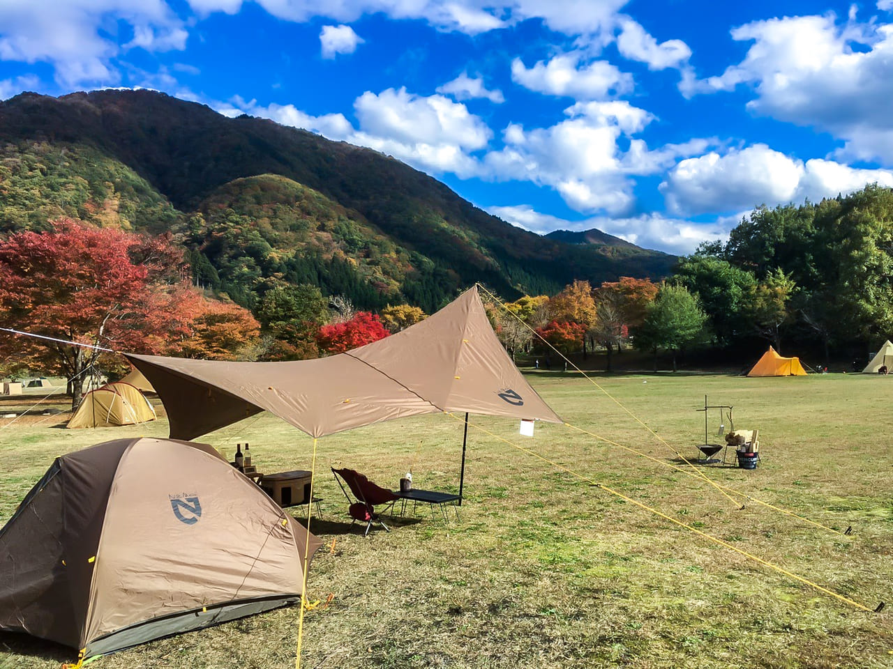 福井 麻那姫湖青少年旅行村キャンプ場で県内一の紅葉を満喫 キャンプクエスト