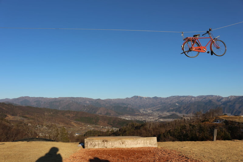 ほったらかしキャンプ場 自転車浮いてる