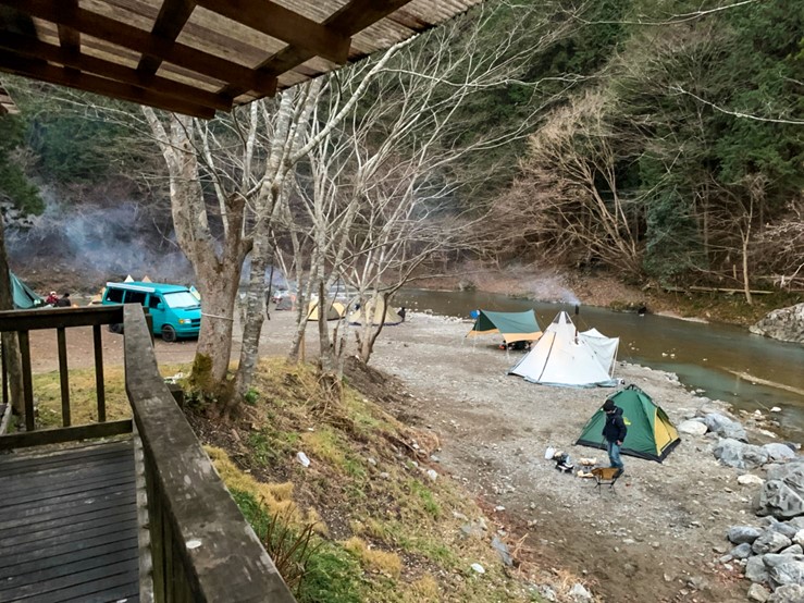 飯能 薪が使い放題の Cazuキャンプ場 を徹底レビュー ソロキャンパー必見 キャンプクエスト