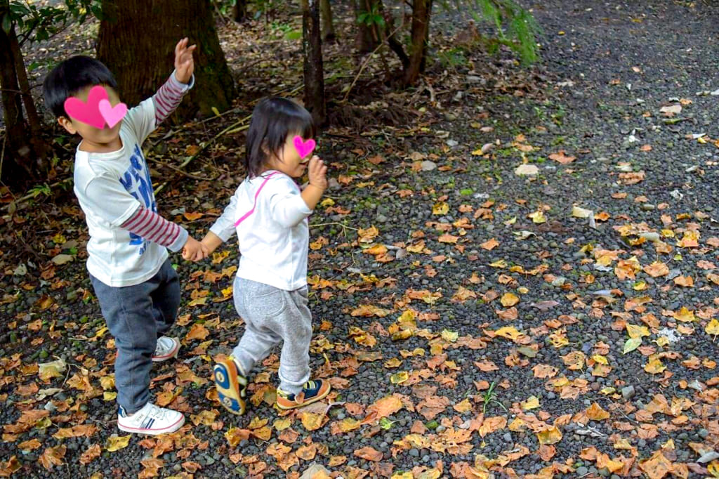 好奇心旺盛で何にでも触れたがる子供達