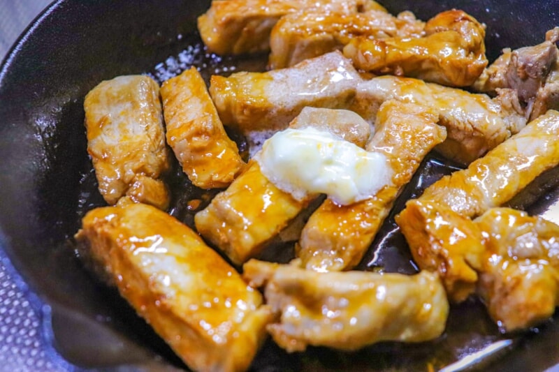 スキレットと豚肉で作る簡単キャンプ飯レシピ【ソロキャンプにおすすめ】