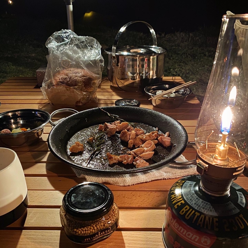 キャンプ料理のテーブルコーディネート術 (3)