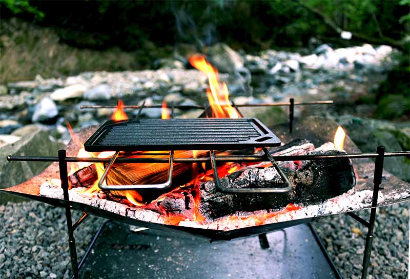 ミニ鉄板 男前グリルプレートはソロキャンプの鉄板料理に最強説 キャンプクエスト