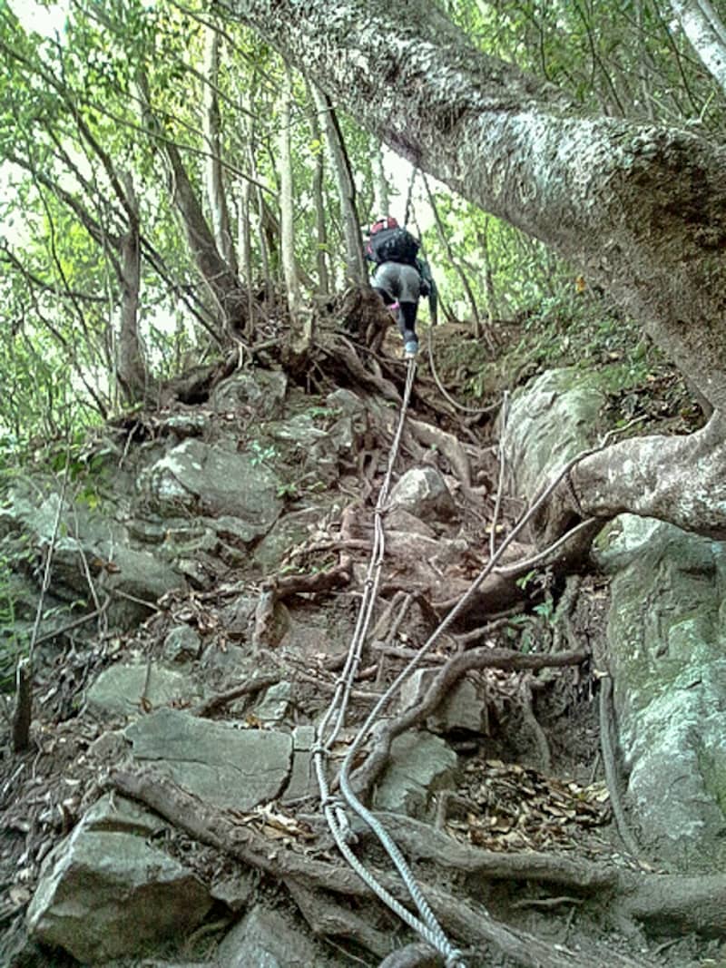 九州の中でも 青螺山 黒髪山 縦走コースは奇峰を満喫できる最強の登山ルートです キャンプクエスト