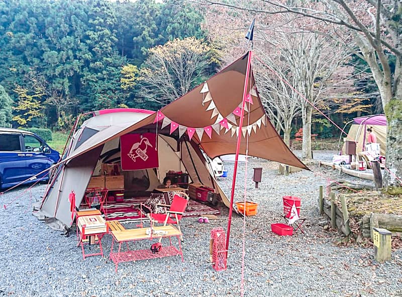 すっきりおしゃれに見せるサイト作りのコツは サイト配色の統一 にあり キャンプクエスト