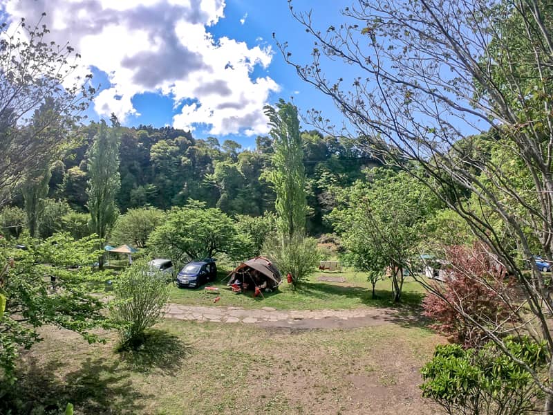 オートキャンプフルーツ村はファミリーにおすすめの自然に囲まれたキャンプ場です キャンプクエスト