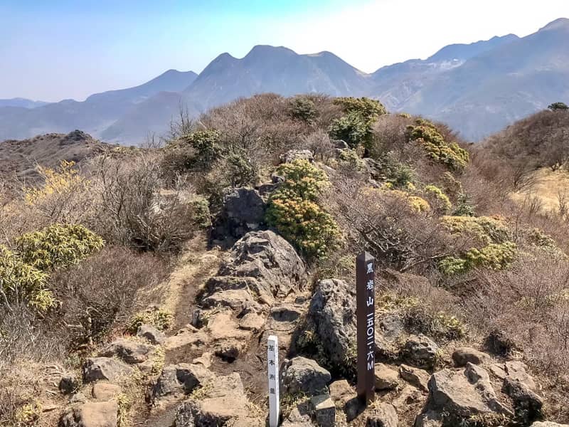 子どもと一緒に登れる 九州で人気のくじゅう連山 黒岩山 日帰り登山レポート キャンプクエスト