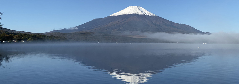 山中湖超しの富士山