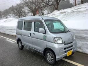 豪雪の新潟県で厳冬期に車中泊をしてみた 冬のハイゼット東北温泉巡り旅 キャンプクエスト