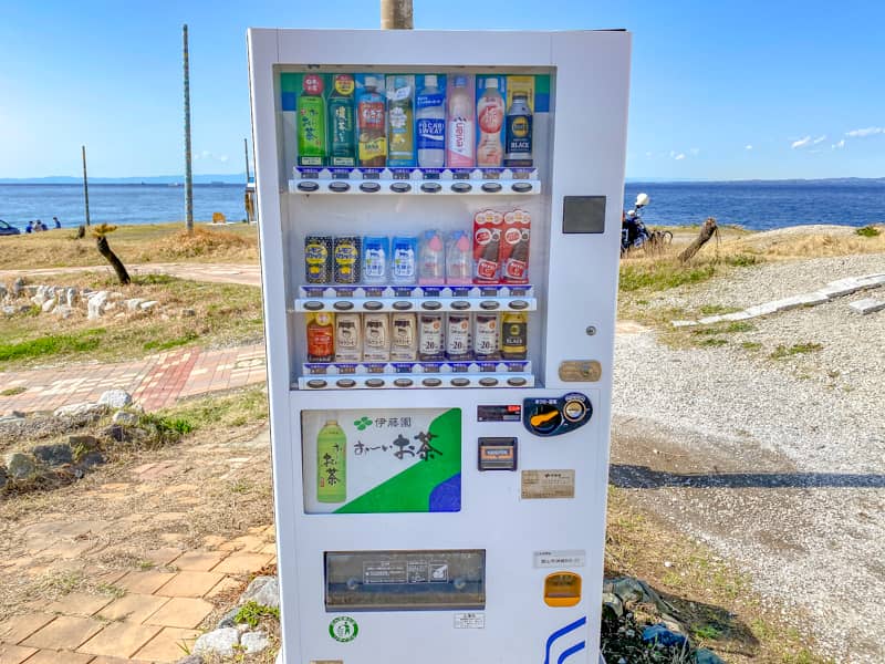 お台場海浜庭園キャンプ場に一台だけ設置された自販機