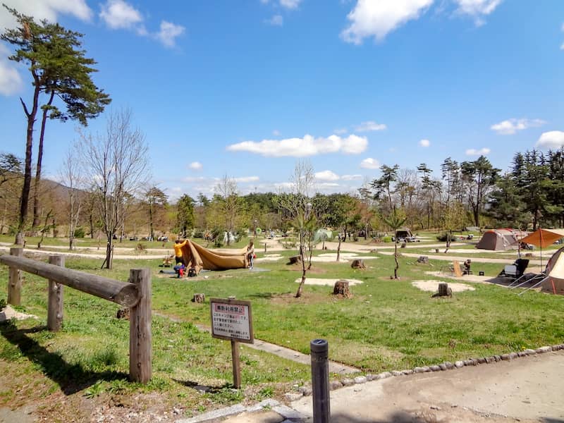 兵庫県のグリーンパークハチ北キャンプ場で自然いっぱいの森林浴キャンプレビュー キャンプクエスト