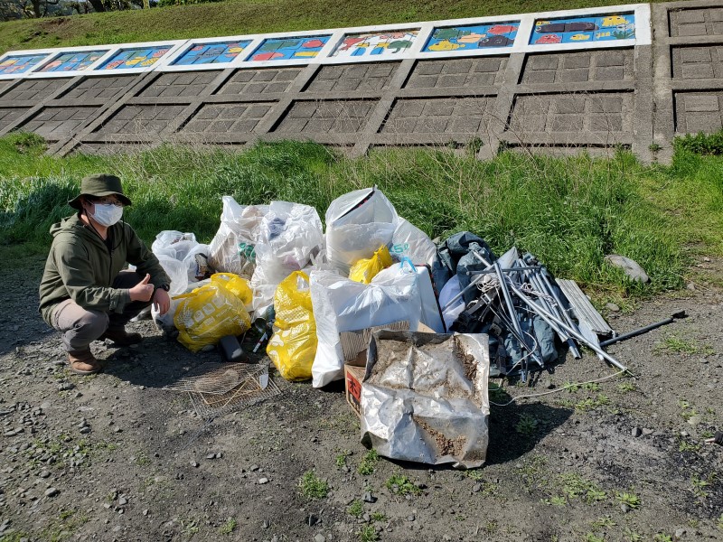 中津川河川敷の清掃活動で集まった大量のゴミ