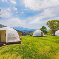 目の前が富士山の絶景グランピング施設「杓子山ゲートウェイキャンプ」に新客室がオープン！