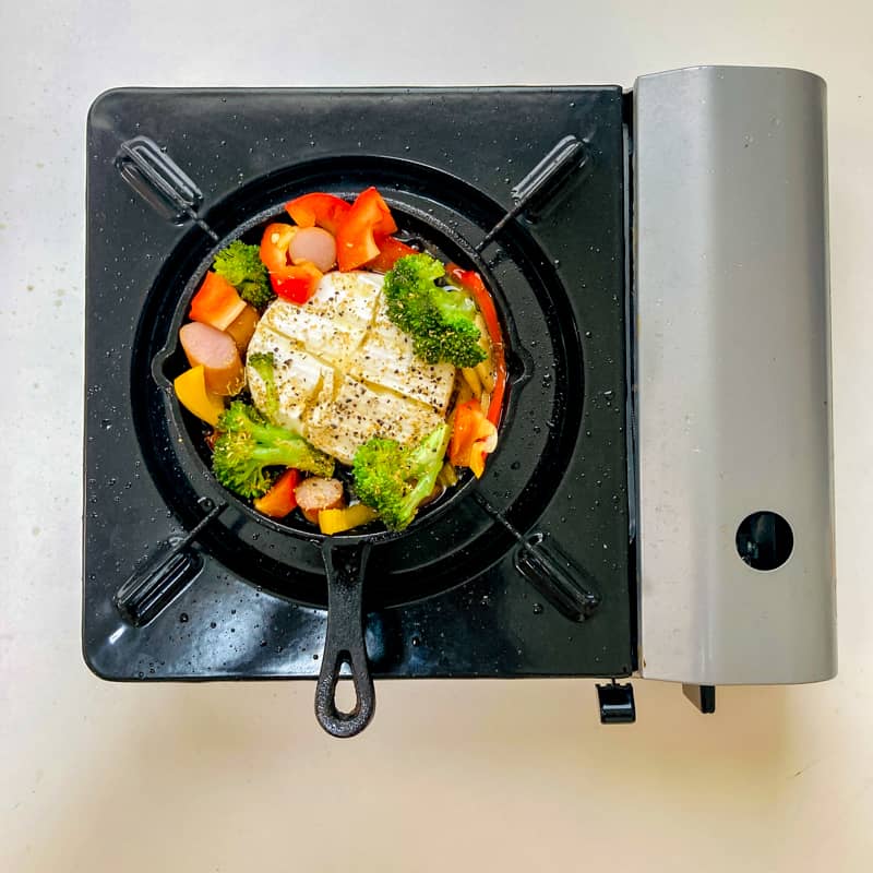 インスタ映え間違い無し ダイソーのスキレットで作るお洒落なアヒージョ5選 キャンプクエスト