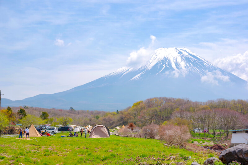オープンしたての「STAR MEADOWS富士ケ嶺高原キャンプ場」富士山が目の前のフリーサイト