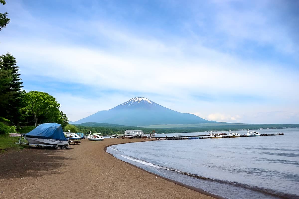 富士山が見える山中湖沿いのキャンプ場 小田急山中湖フォレストコテージを紹介 キャンプクエスト