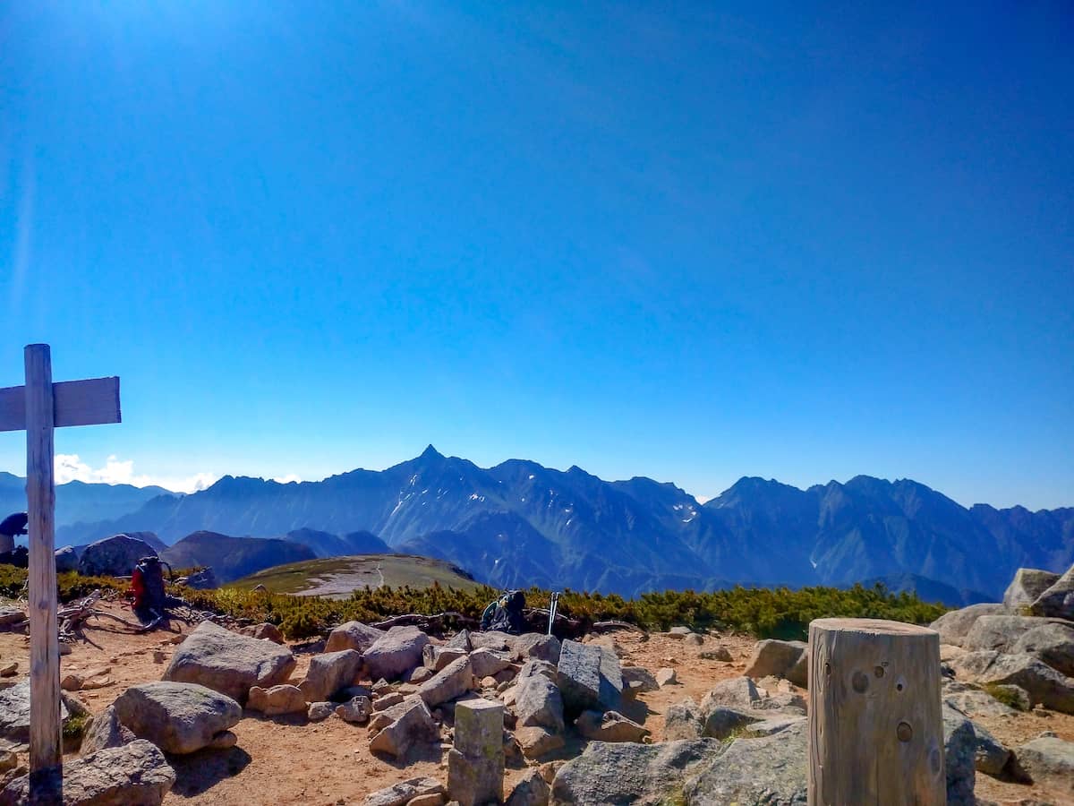 登山レビュー 日本海が一望できる 鳥海山 の山旅をレポートします キャンプクエスト