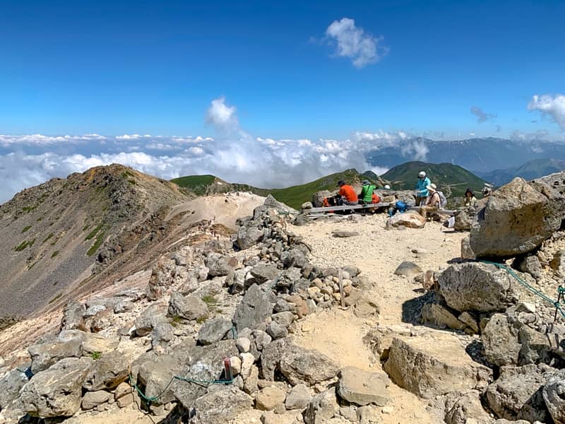 日本一簡単に登れる標高3000m超えの山 乗鞍岳 別格の絶景が待ち受ける日本百名山 キャンプクエスト 日本一簡単に登れる標高3000m超えの山 乗鞍岳 別格の絶景が待ち受ける日本百名山 キャンプクエスト