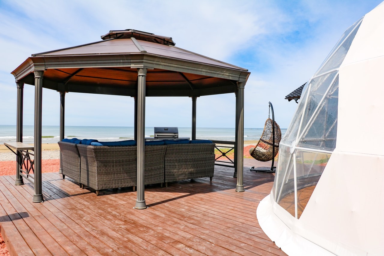 ビーチまで徒歩10秒 金沢石川グランピングリゾート オーシャンズテラス柴垣がオープン キャンプクエスト