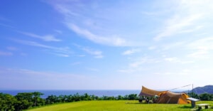 長崎県「中瀬草原キャンプ場」で海と羊を眺めながら非日常キャンプを満喫