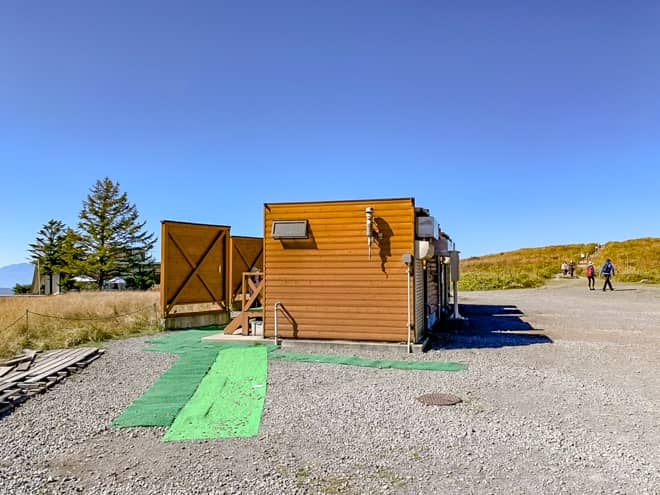 トイレはバイオトイレです