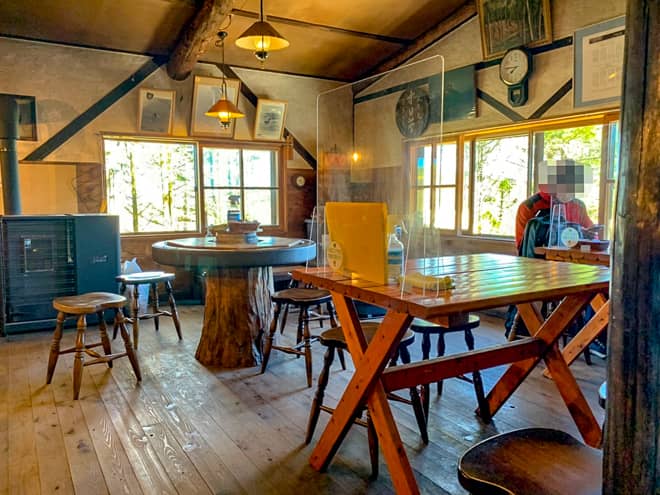 山小屋の中はこういった雰囲気です