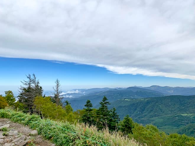 山頂の周りには視界をさえぎるものはなく360度パノラマビュー