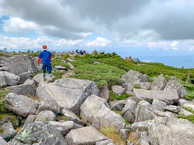 広大で岩がゴロゴロとしたこの場所は