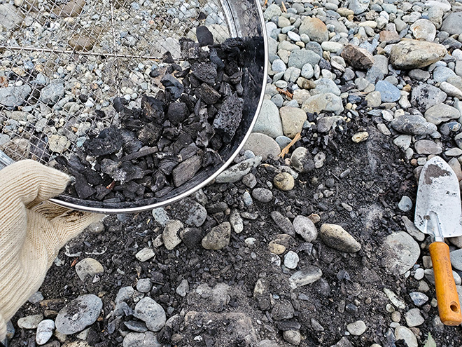 炭は燃えるゴミ