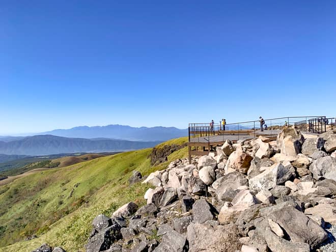神社の隣には立派な展望台があります