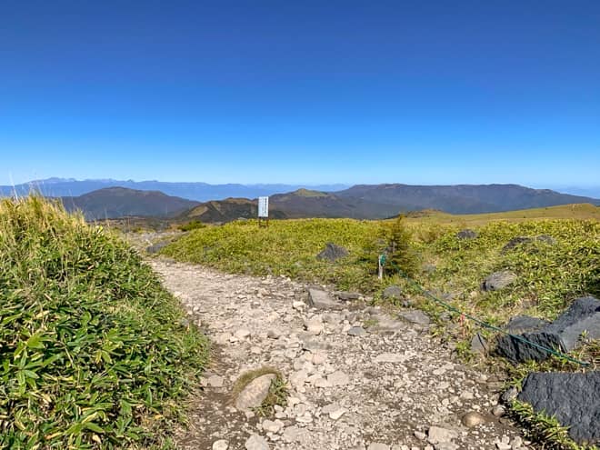車山を回るように整備された登山道は