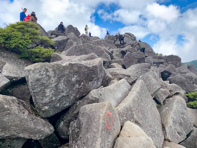 高見石展望台は白駒池から40分近くの場所にある小ピーク
