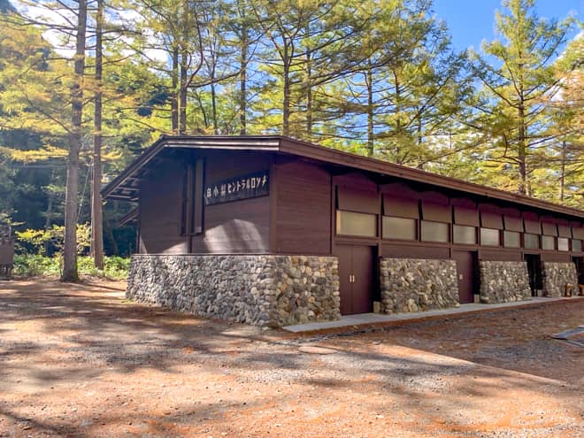 「小梨平キャンプ場」の施設案内