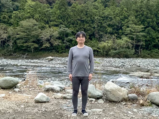 だらしない体型をしている30代男性