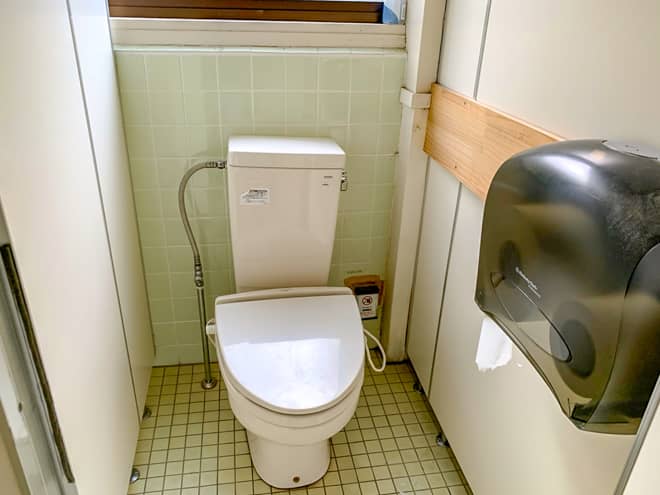 キャンプ場内にあるトイレ