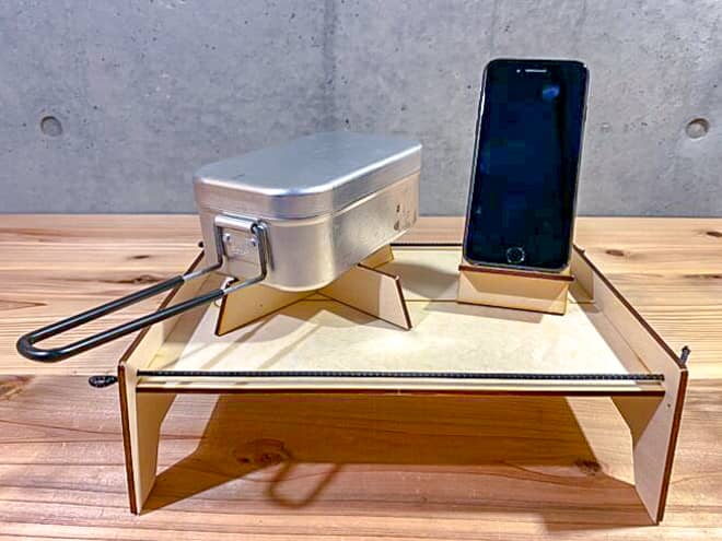 スマホスタンドと鍋敷きの使用イメージ-660x495