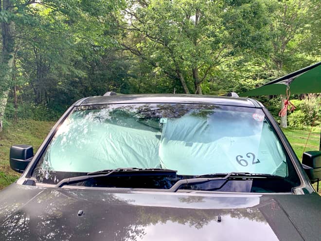 フロントガラスを覆うシェード