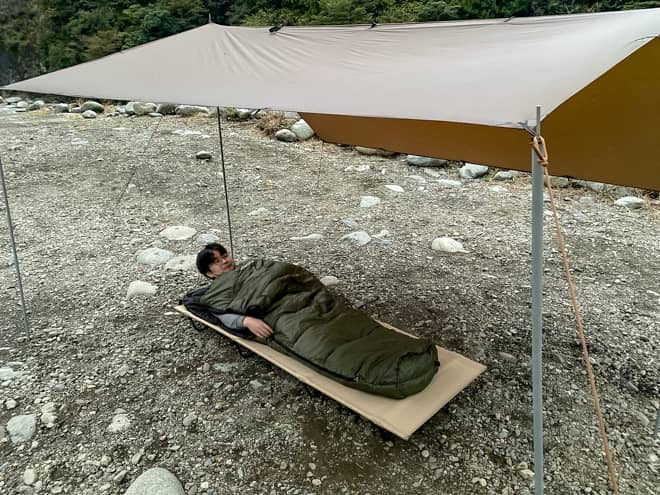ドラマ「ゆるキャン△」に登場したホークギアのマミー型寝袋が本当に冬キャンプで使えるか試してみる – キャンプクエスト