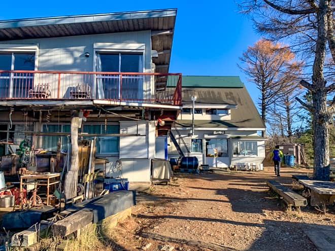 三ッ峠山荘に到着です