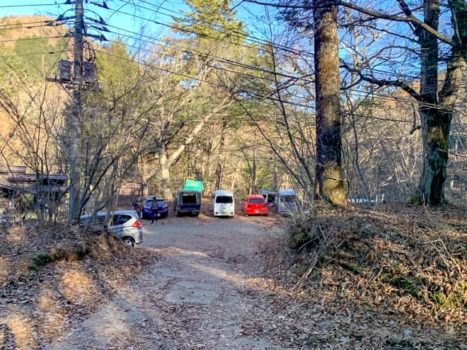 人気の山なので駐車場が激混み