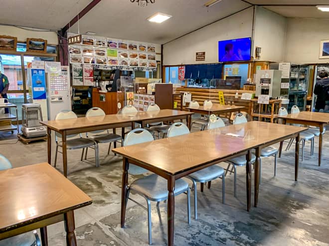 営業時間は朝7時から18時までで