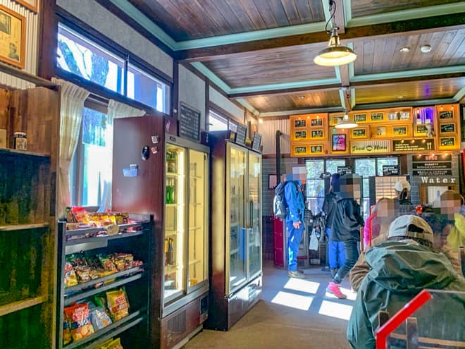 売店はお菓子や飲み物