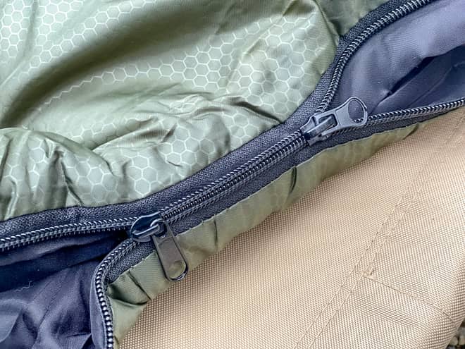 大きめのダブルジッパー