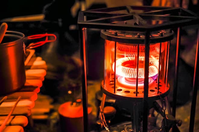 快適に夜を過ごしたいのであれば矢張りストーブはマストです