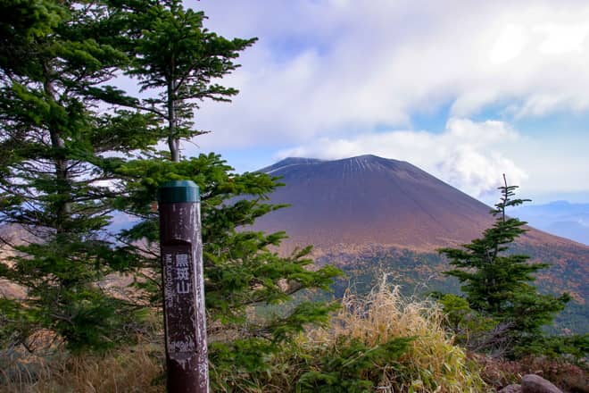 数々の誘惑に負けながらやっと黒斑山山頂到着です