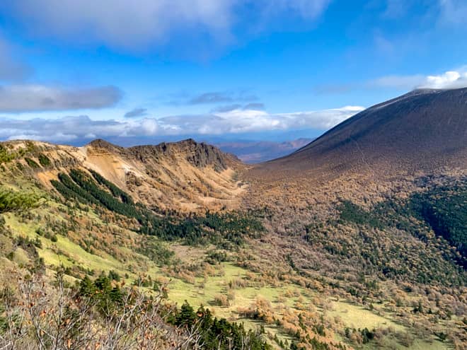浅間山外輪山と浅間山の間に